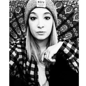 Meet your Posher, Lauren